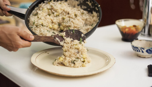 Arroz cremoso de verduras con tomate cereza. Fluidez en tu plato.