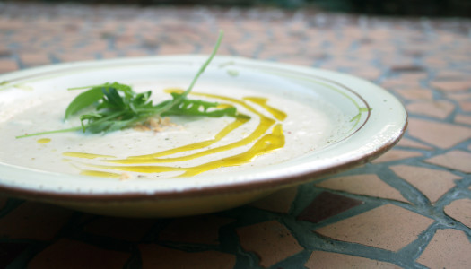 Crema de coliflor y almendras. Equilibrio sin igual.